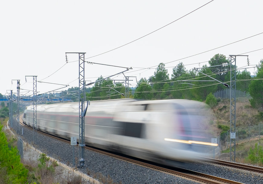 Los españoles prefieren viajar en tren con una conexión a Internet rápida, confiable y gratuita